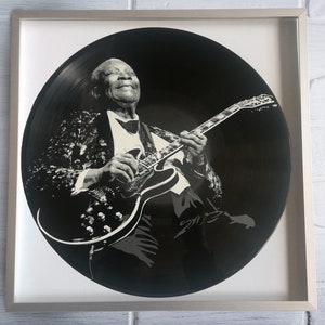 BB King namalowany na płycie winylowej - Oprawiony i gotowy do powieszenia. Sztuka z płyty winylowej