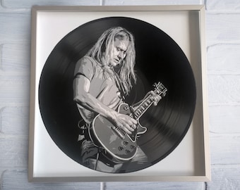 Jerry Cantrell gemalt auf Vinyl-Schallplatte - gerahmt und bereit zum Aufhängen. Vinyl-Schallplattenkunst
