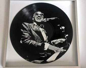 Ray Charles peint sur Vinyl Record - Encadré et prêt à accrocher. Art d’enregistrement de vinyle