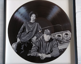 Dre und Snoop gemalt auf Vinyl-Schallplatte - gerahmt und fertig zum Aufhängen. Vinyl-Schallplatte Kunst