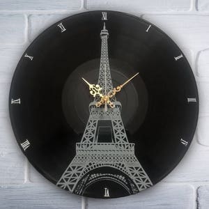 La Tour Eiffel de Paris peinte en vinyle rétro