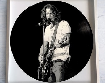 Chris Cornell auf Schallplatte gemalt - Gerahmt und fertig zum Aufhängen. Vinyl-Schallplatte Kunst