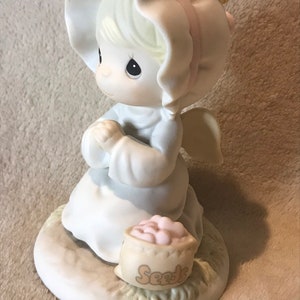 1995 Sewing Seeds Precious Moments Kneeling Prayer Angel