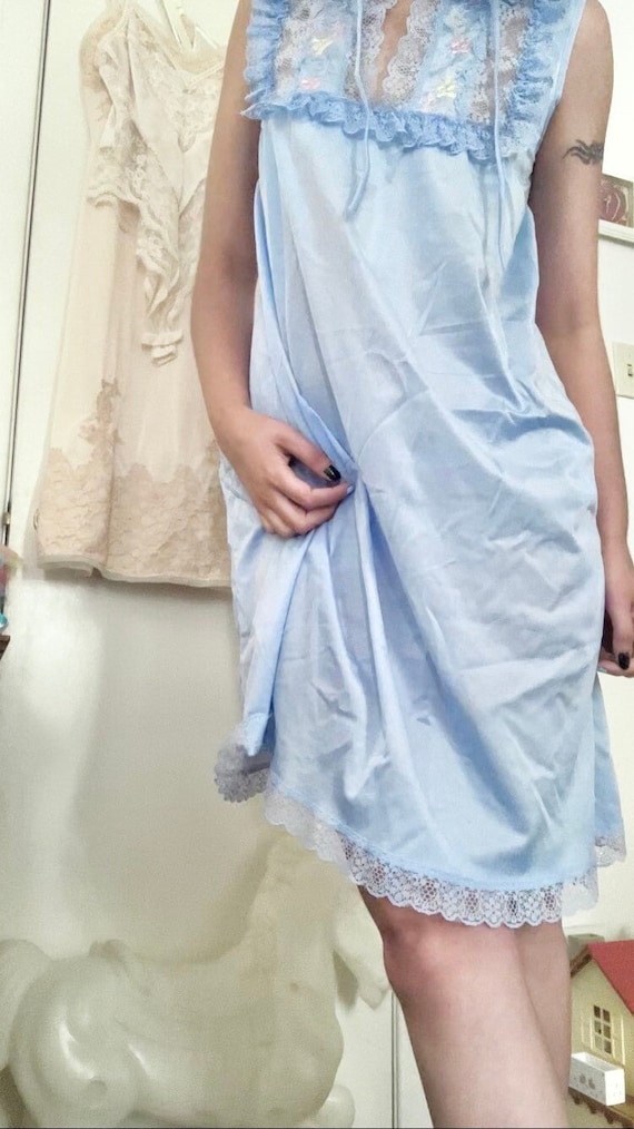 Rikke Baby Blue Floral Sleeveless Ruffle Nightgown