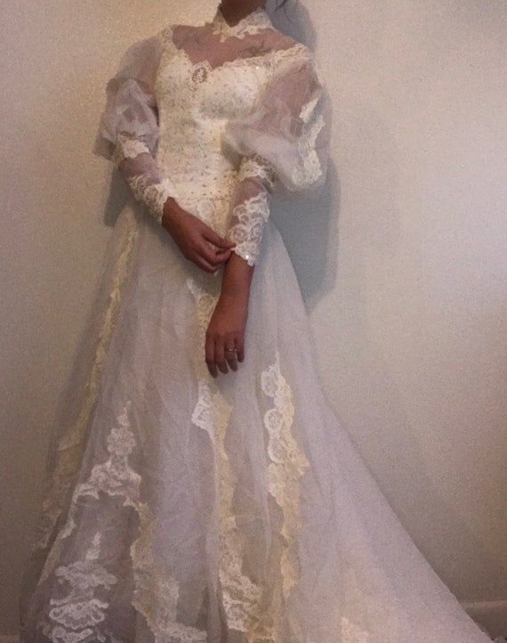 Vintage IGLWU Victorian Style Lace Wedding Dress - image 1