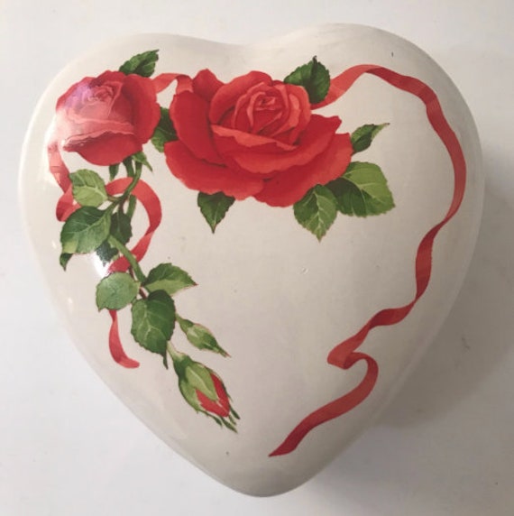 Heart shaped rose porcelain container Gem