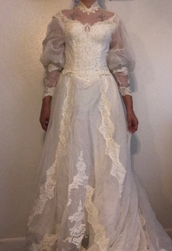 Vintage IGLWU Victorian Style Lace Wedding Dress - image 2