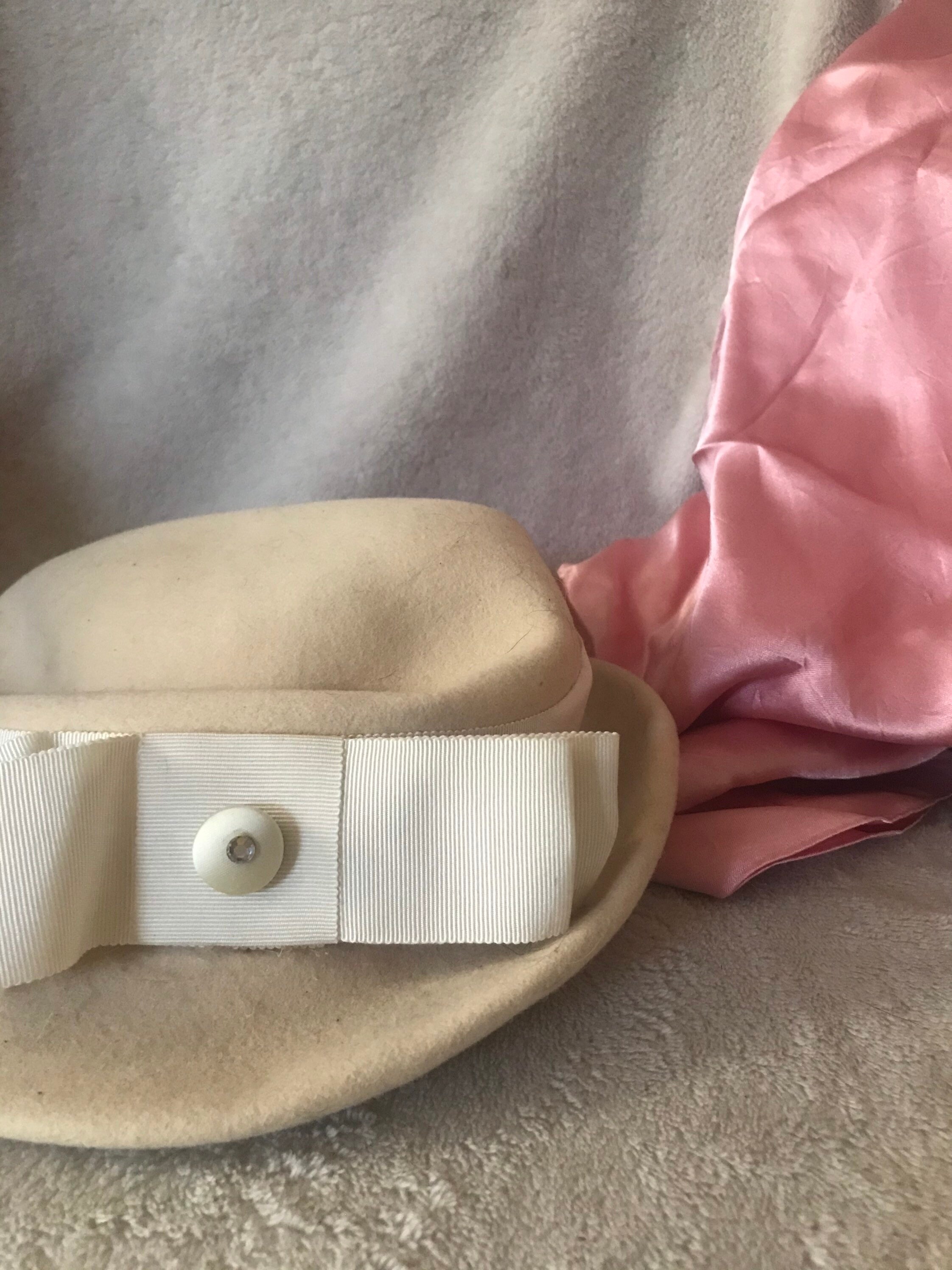Glenover Cream Hat Vintage 50s Glenover Henry Pollak Feather Wool Cloche Hat  main image 3