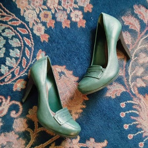 Vintage 1990 hace tacones mocasines de plataforma de cuero verde bosque oscuro de la década de 1940, zapatos estilo años 40, casual o vestido, US 6 M imagen 10