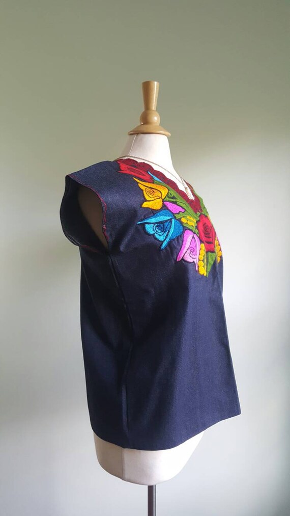 Vintage Mexican floral embroidered top, dark navy… - image 5