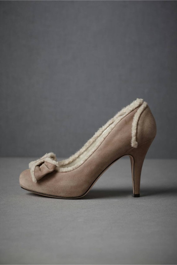 Vintage-style suede and shearling bow heels, 1920… - image 4