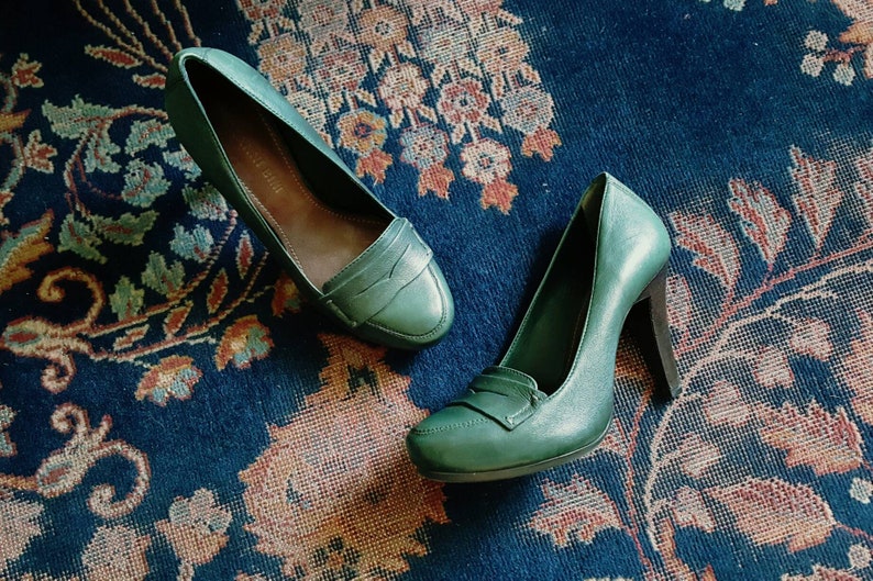 Vintage 1990 hace tacones mocasines de plataforma de cuero verde bosque oscuro de la década de 1940, zapatos estilo años 40, casual o vestido, US 6 M imagen 2