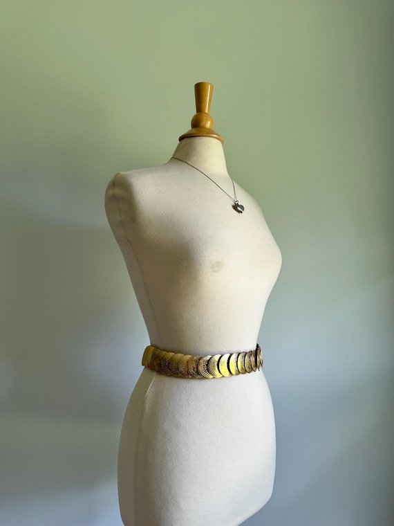 Vintage Shiny Bright Gold Medallion Chain Belt, Elastic  display picture 3