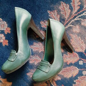 Vintage 1990 hace tacones mocasines de plataforma de cuero verde bosque oscuro de la década de 1940, zapatos estilo años 40, casual o vestido, US 6 M imagen 3