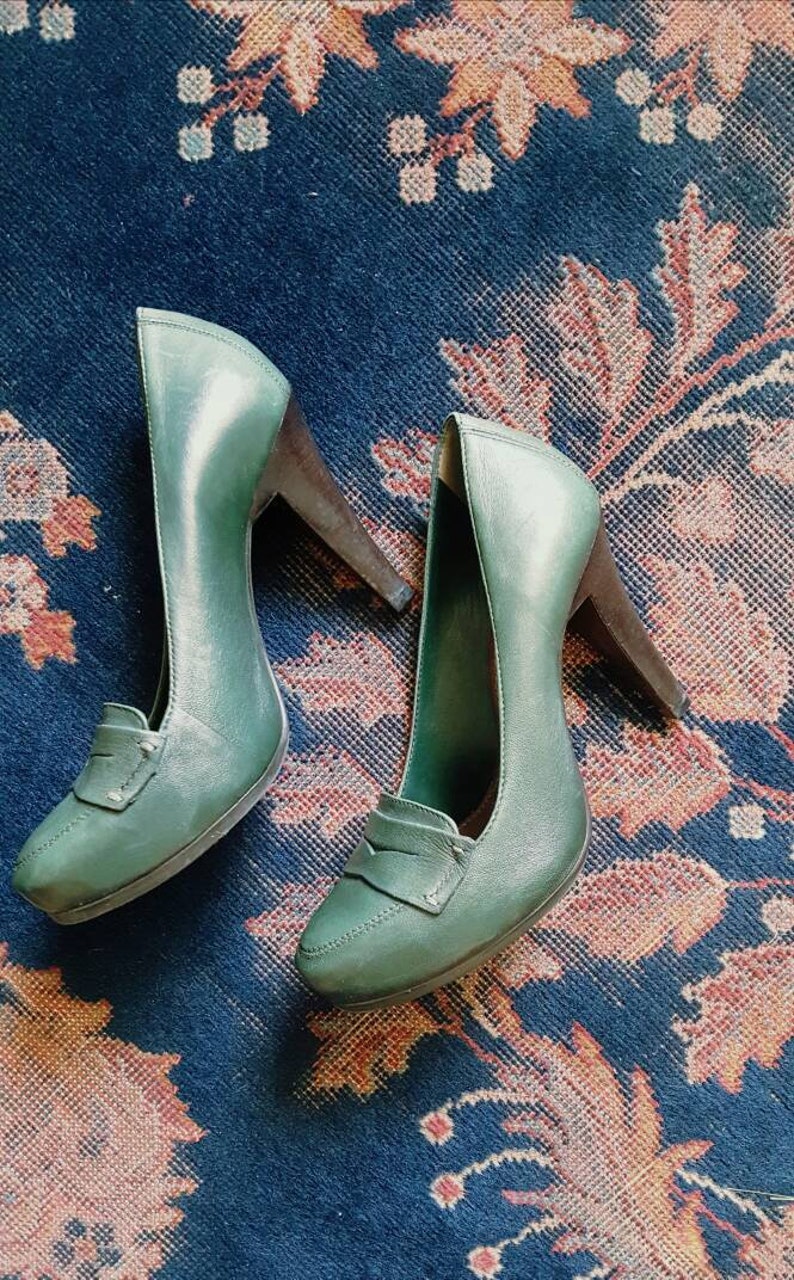 Vintage 1990 hace tacones mocasines de plataforma de cuero verde bosque oscuro de la década de 1940, zapatos estilo años 40, casual o vestido, US 6 M imagen 3