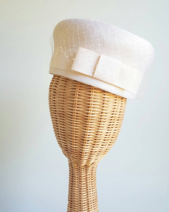 Vintage 1950s 1960s ivory cream pillbox hat, gros… - image 1