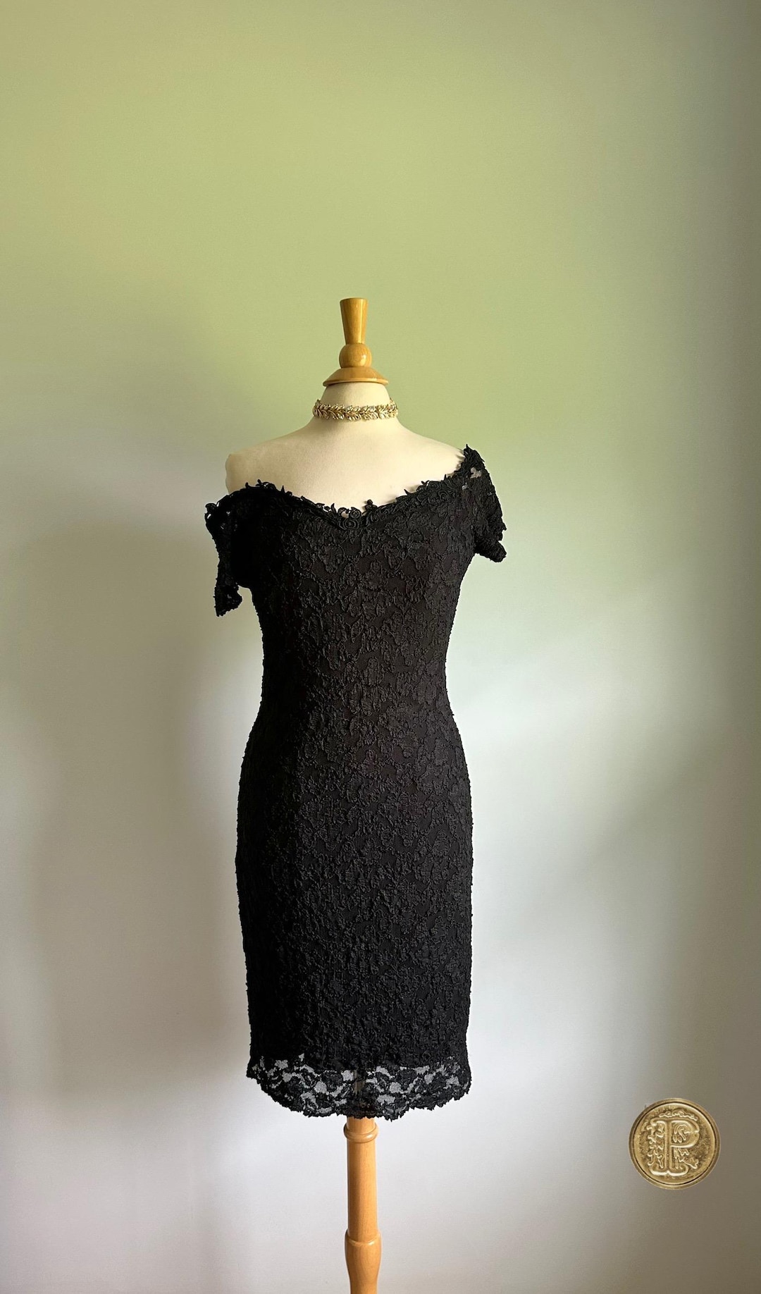 pretty woman black cocktail dress designer Vintage 1990s Does 1950s Stretch Lace Wide Scoop Neck Dress, Formal Wedding, Gown Medium Large elegant black prom dress Shoe size:10 petrochemical Fashion Designer Drawing Dress Short Length