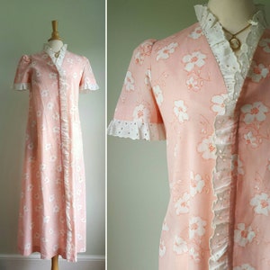 Vintage 1960s 1970s does 1930s long robe, house coat, dressing gown, nightgown, caftan, peach w white floral, eyelet lace ruffle, Chiha