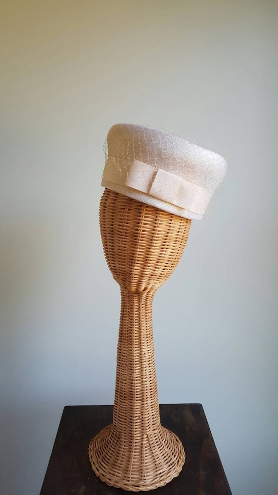 Vintage 1950s 1960s ivory cream pillbox hat, gros… - image 9