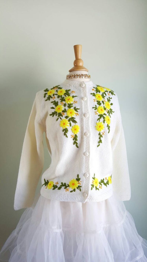 Vintage 1960s floral embroidered cream cardigan s… - image 9