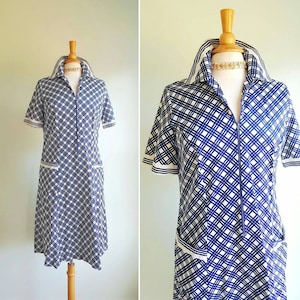 Vintage 1970s does 1930s dark navy blue and white lattice diamond print shirt dress, short sleeves, dress or casual, collar, zip front