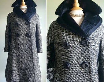 Vintage 1950s 1960s tweed wool swing coat, 50s 60s A-line fit and flare, black and white, faux fur full lining, 3/4 length dress coat