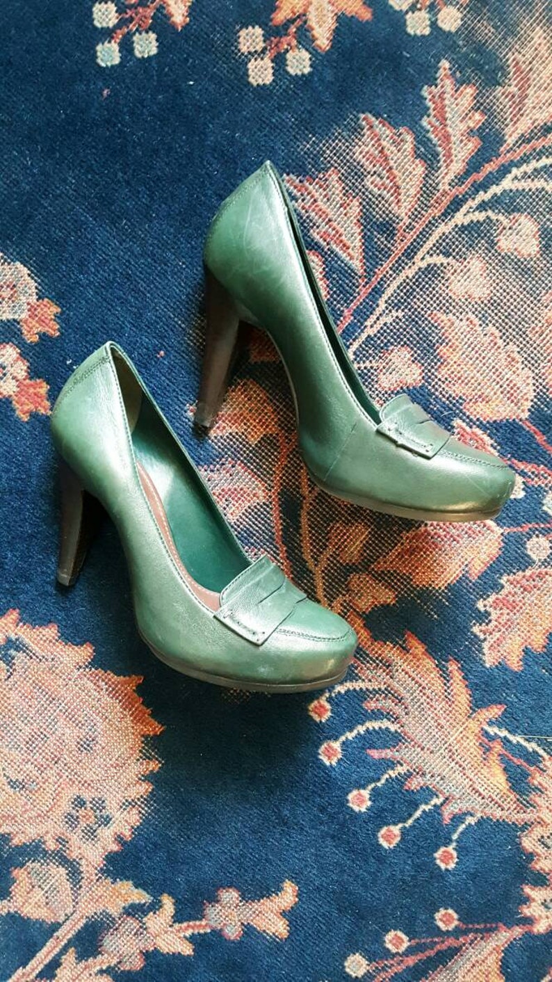 Vintage 1990 hace tacones mocasines de plataforma de cuero verde bosque oscuro de la década de 1940, zapatos estilo años 40, casual o vestido, US 6 M imagen 4