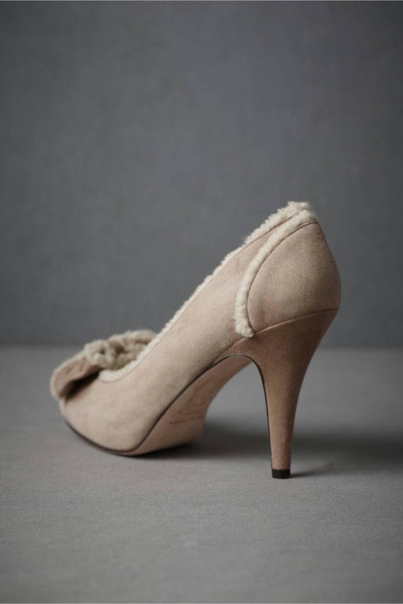 Vintage-style suede and shearling bow heels, 1920… - image 3