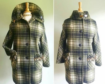 Vintage 1950er 1960er olivgrün, schwarz und creme karierter Wollmantel, Dress oder Casual, Fransentaschen, Herbst oder Winter