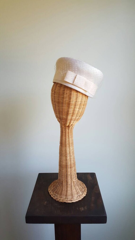 Vintage 1950s 1960s ivory cream pillbox hat, gros… - image 2