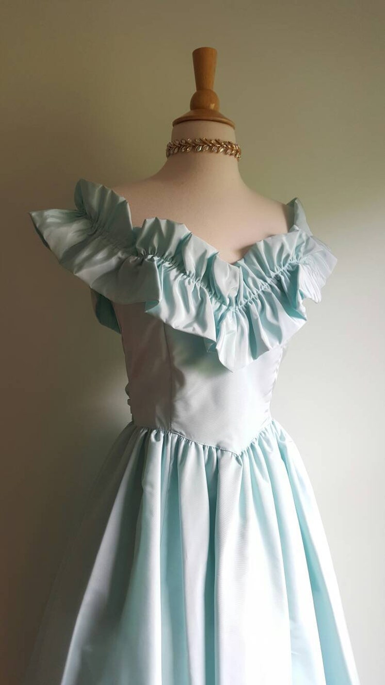 Vintage 1970s 1980s pale baby aqua blue Gunne Sax dress, taffeta pastel formal princess gown, off shoulder ruffle, full skirt image 3