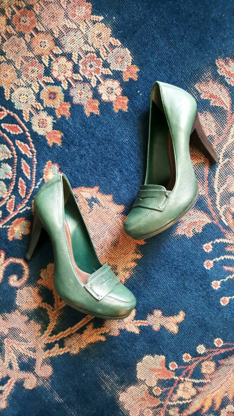 Vintage 1990 hace tacones mocasines de plataforma de cuero verde bosque oscuro de la década de 1940, zapatos estilo años 40, casual o vestido, US 6 M imagen 5