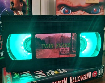 Twin Peaks VHS Night Light, Film, TV Series - Boys, Girls, Kids, Horror Movie, Movie Time, Netflix, Movie, Desk Lamp, Battery Operated
