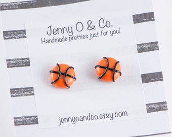 Boucles d’oreilles de basket-ball, Clous de basket-ball, Bijoux de basket-ball, Cadeau de maman de basket-ball, Cadeau de basket-ball pour les filles, Cadeau de basket-ball, Maman de basket-ball