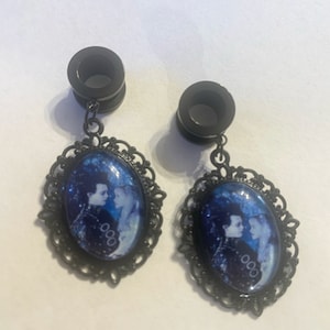 Scissorhands inspired gauge plug dangle earrings available in all sizes from 6mm-30mm also available in regular hook earrings