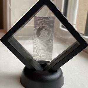 Magic Floating Diamond Display With 2022 Niue 1 oz SilverStar Wars: Mandalorian Beskar Bar
