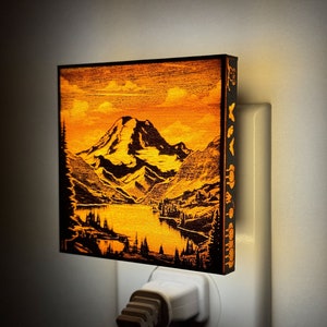 A luz noturna da montanha, Monte Rainier, Tahoma, PNW, presente para caminhantes, arte da natureza, parque nacional do Monte Rainier