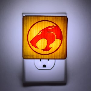 Lampka nocna LED z logo Thundercats, Lion-O, Tygra, Snarf, Panthro, Cheetara
