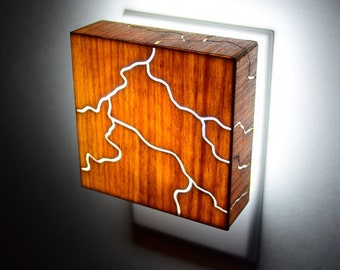 Lanterna a luce notturna in legno tagliata al laser LED - Rivers of Lightning