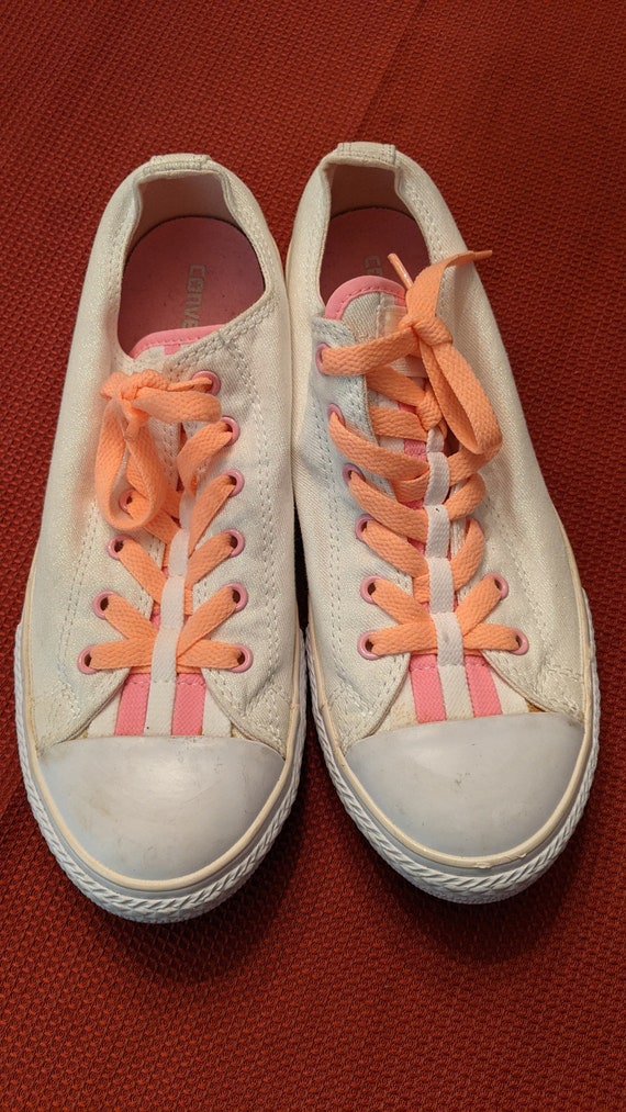 Converse / Low Top / Tennis Shoes / Sneakers / At… - image 1