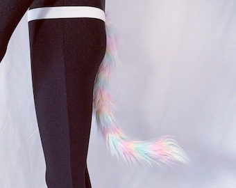 Posible cola de gatito de piel de arco iris.