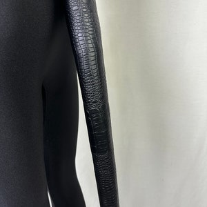 ブラックパイソンのしっぽ。ヘビのしっぽ。ヘビのコスチュームのしっぽ。