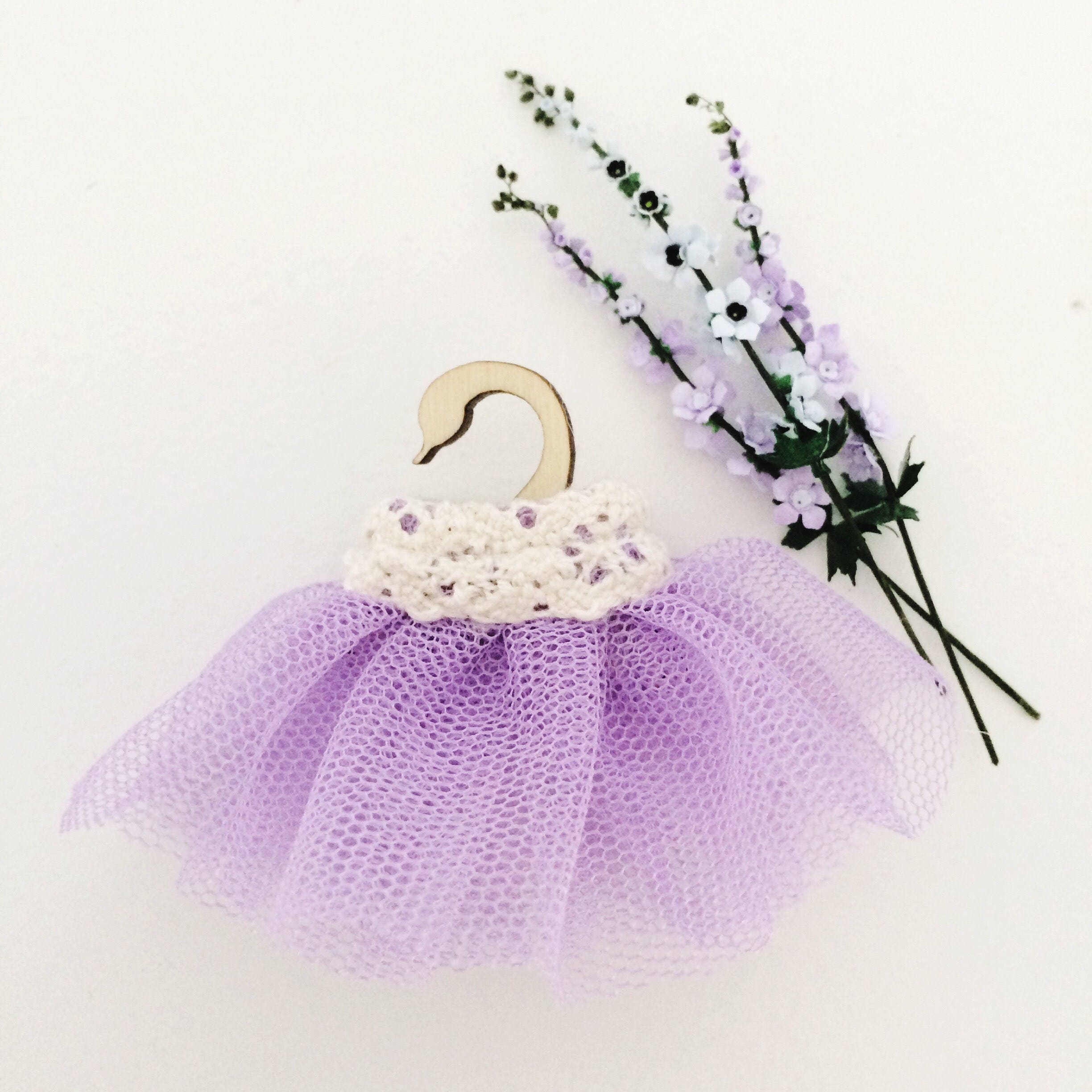 how to do a tutu table skirt