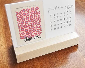 Calendrier de bureau 2027 à motif floral audacieux | Support en bois d'érable, art du jardin