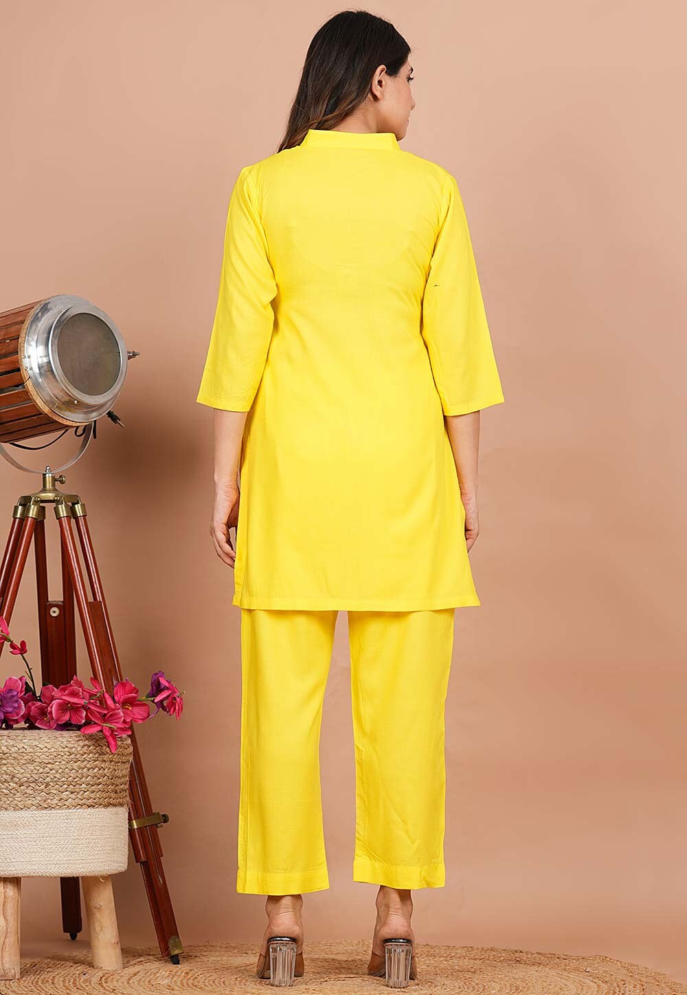 Women's Yellow Solid Straight Kurta Set
