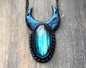 Middernacht blauwe hanger, labradorite kristal, maan sieraden, halve maan, metallic blauwe ketting