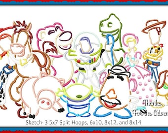 Pode incluir: Desenho de bordado de arte linear dos personagens de Toy Story, incluindo Woody, Buzz Lightyear, Jessie, Mr. Potato Head, Rex, Slinky Dog e Hamm. O design está disponível em vários tamanhos para aros divididos, incluindo 5x7, 6x10, 8x12 e 8x14. O texto "Obrigado... Pela aventura" está incluído no design.