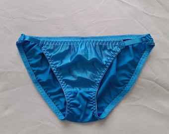 Braguita de bikini de tiro bajo y sedosa de Japón (tallas 10-12 Australia/Reino Unido y 5-6 EE. UU.)