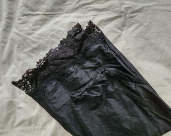 Half Slip Petticoat by Van Raalte Lingerie (size 12-14 Aus/UK & 6-7/US)