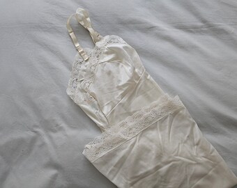 Full Slip Petticoat by Vanity Fair Lingerie (size 14 Aus & 36 UK/US)